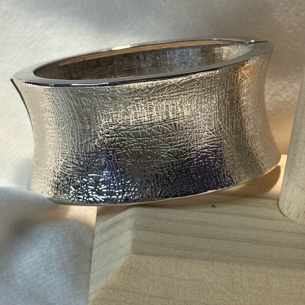 Chic Textured Silver Cuff